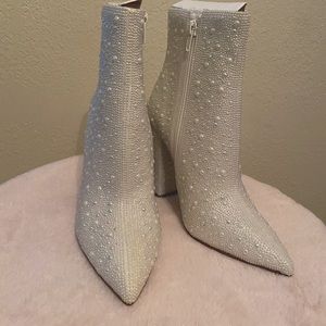 Pearl Booties, size 7, Steve Madden, Brand New!